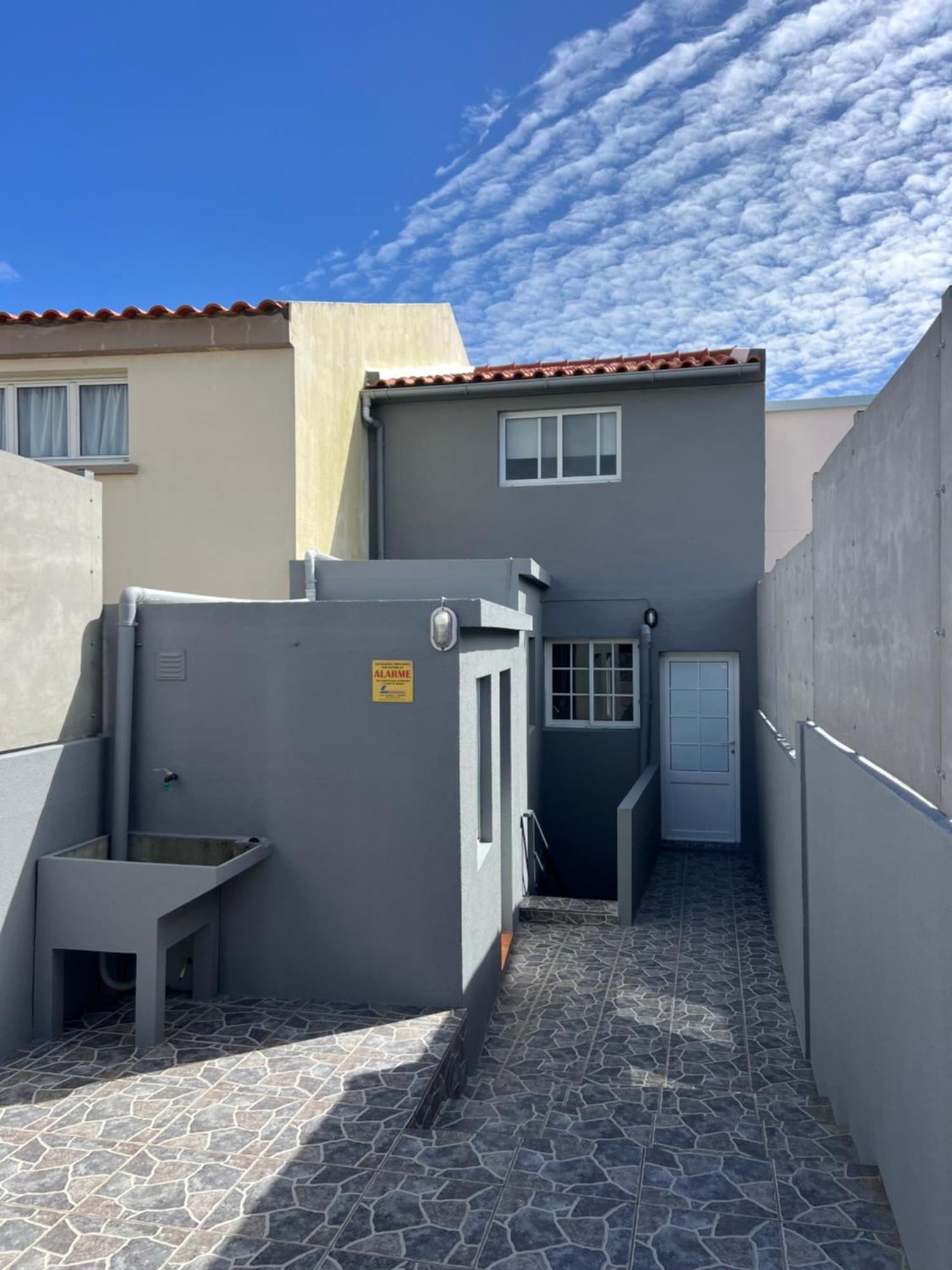 Casa A 2 Minutos A Pe De Piscina Natural Ponta Delgada  Luaran gambar