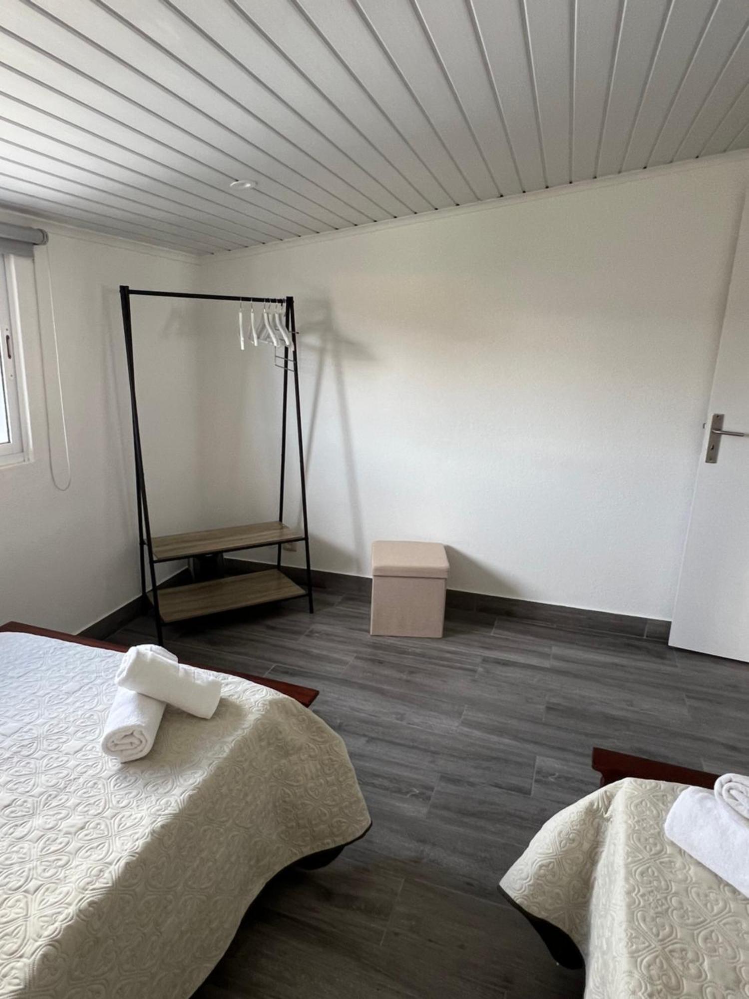 Casa A 2 Minutos A Pe De Piscina Natural Ponta Delgada  Luaran gambar