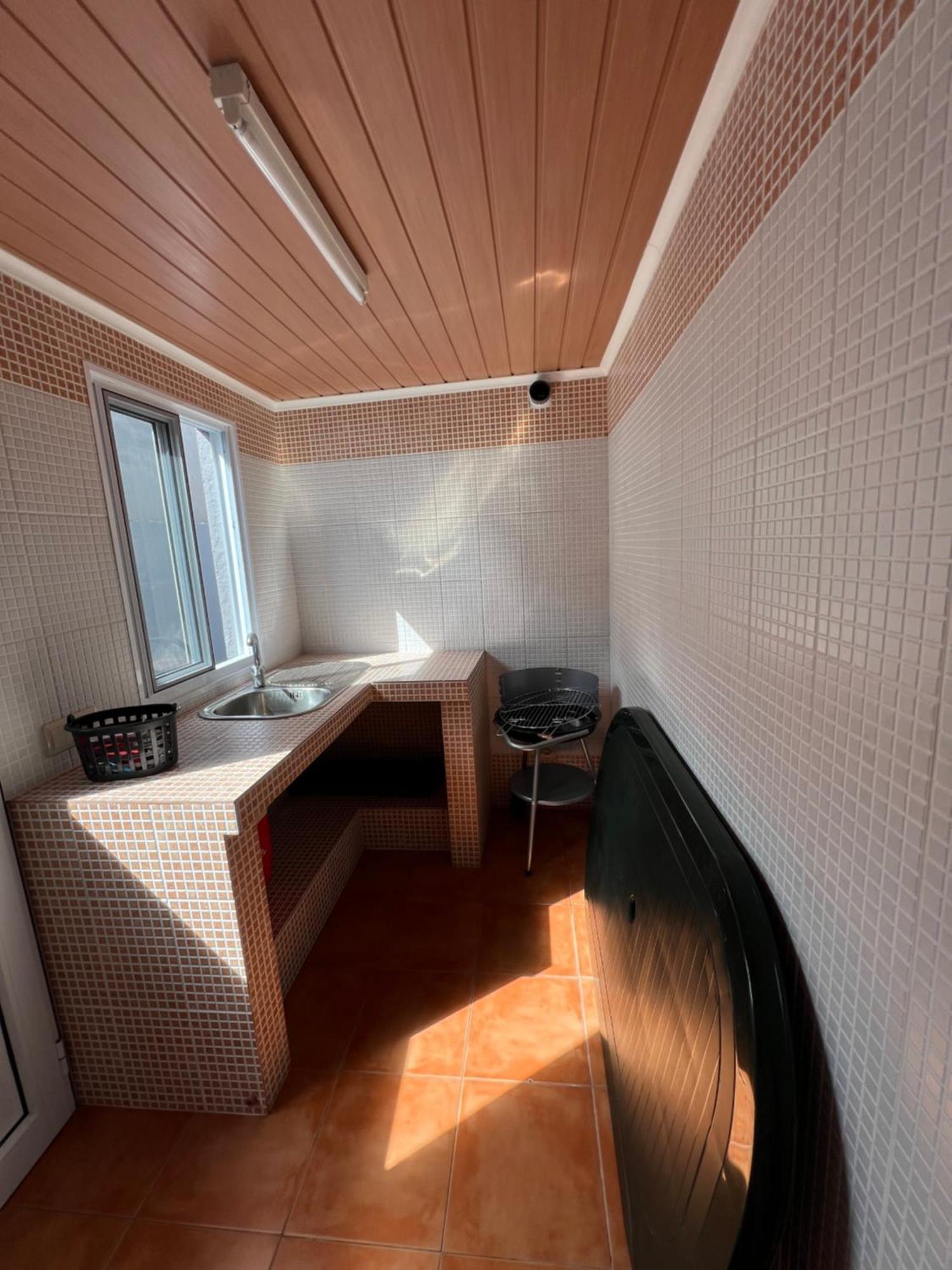 Casa A 2 Minutos A Pe De Piscina Natural Ponta Delgada  Luaran gambar